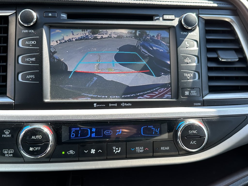 Used 2019 Toyota Highlander XLE FWD image 28