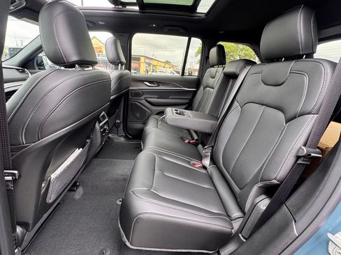New 2026 Jeep Grand Cherokee Limited w/ Limited Altitude Package AWD/4WD image 16