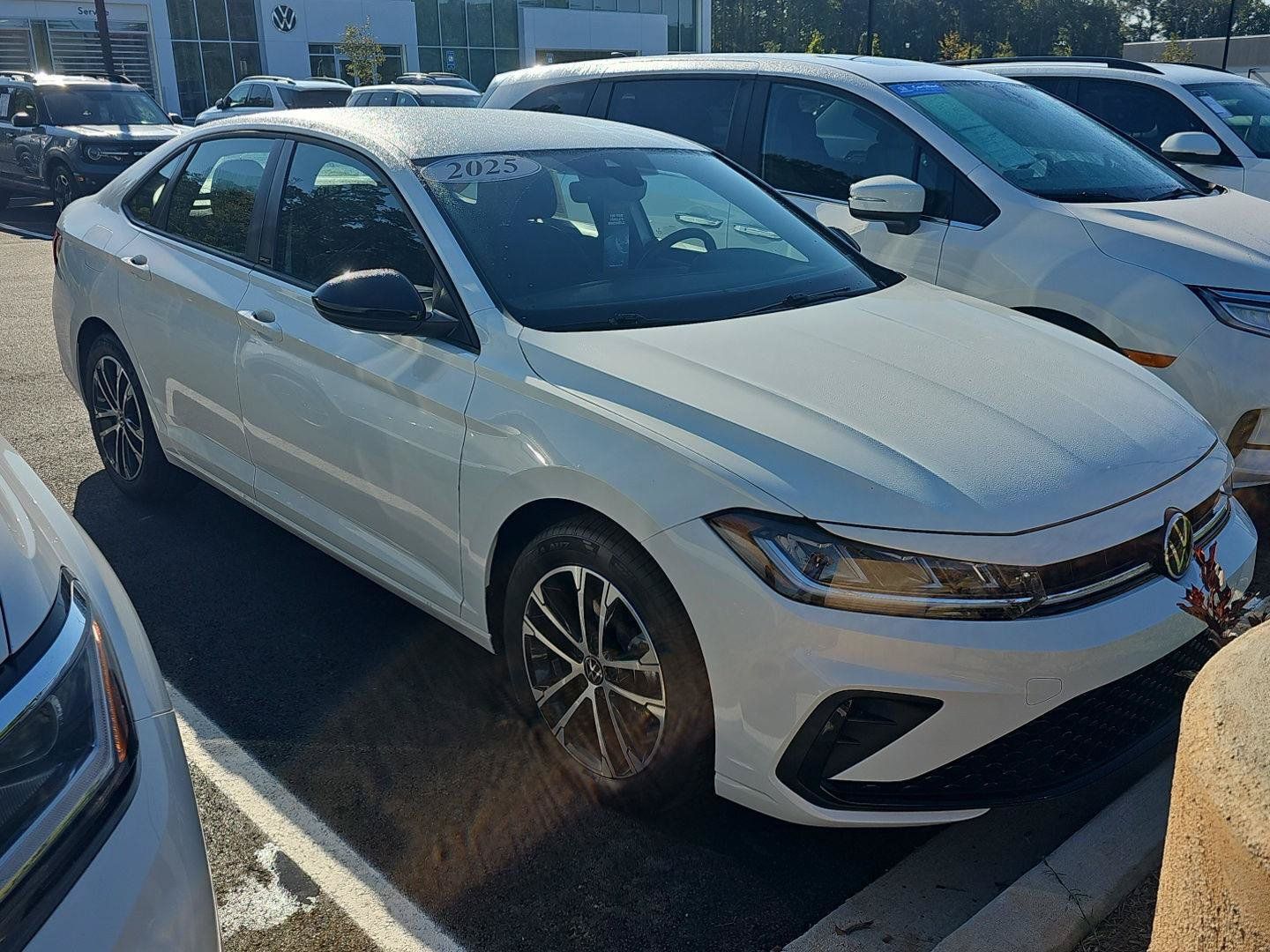 Used 2025 Volkswagen Jetta Sport FWD image 3