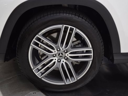 Used 2025 Mercedes-Benz GLS 450 4MATIC image 12