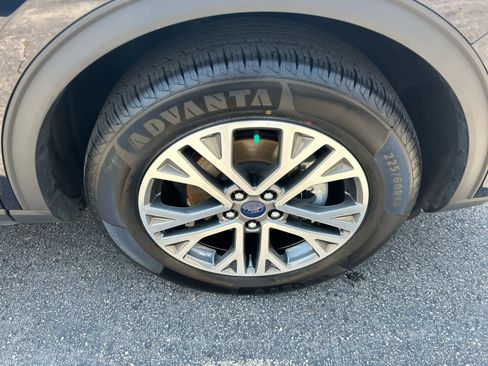 Used 2021 Ford Escape SEL image 9