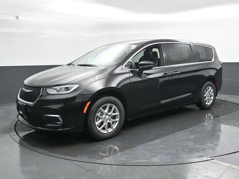 New 2026 Chrysler Pacifica Select FWD image 2