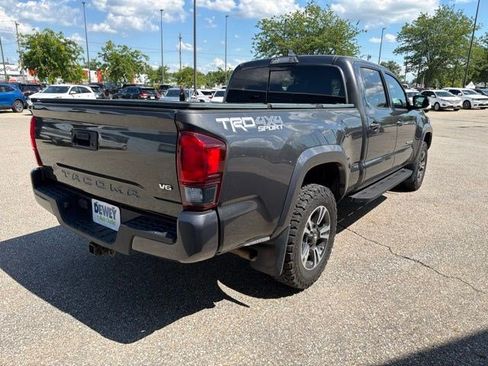 Used 2018 Toyota Tacoma TRD Sport AWD/4WD image 5
