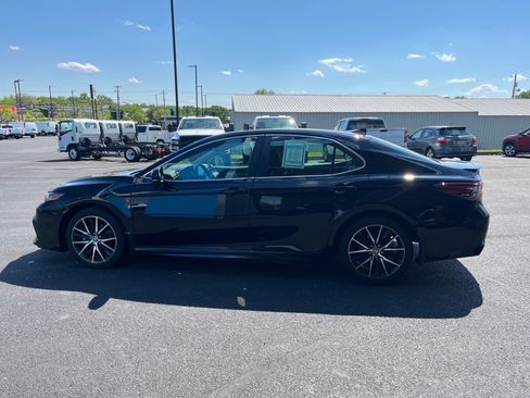 Used 2024 Toyota Camry SE FWD image 9
