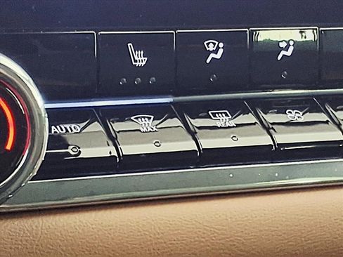 Used 2025 GMC Canyon AT4 image 6