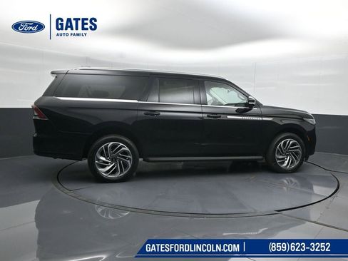 New 2026 Lincoln Navigator L Premier AWD/4WD image 3