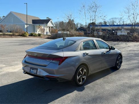 Used 2023 Hyundai Elantra Limited image 7