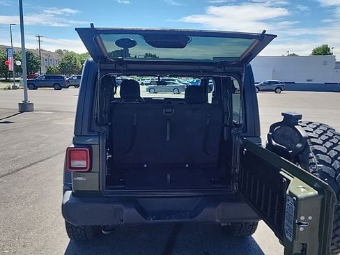 Used 2022 Jeep Wrangler Sport AWD/4WD image 11