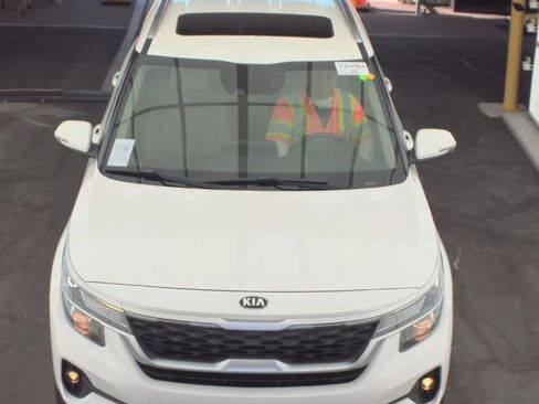 Used 2021 Kia Seltos EX image 4