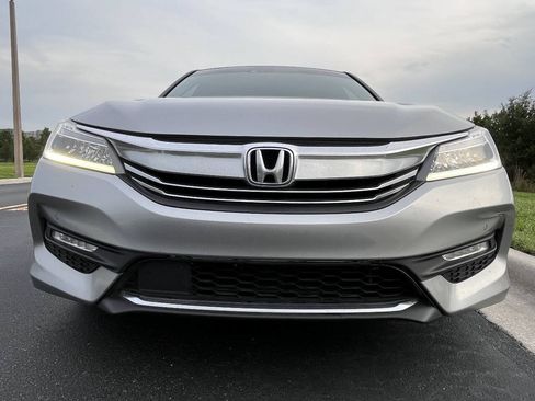 Used 2017 Honda Accord Touring image 18