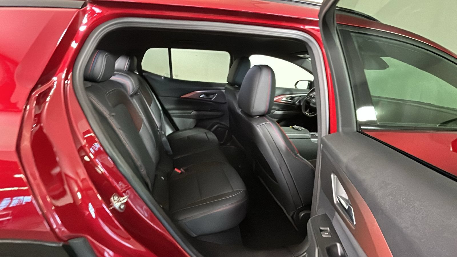 Used 2024 Chevrolet Equinox EV RS FWD image 34