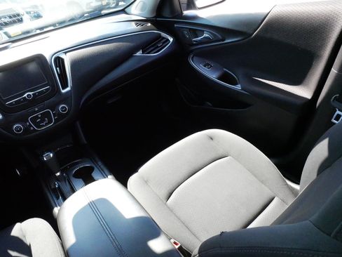 Used 2018 Chevrolet Malibu LT FWD image 11
