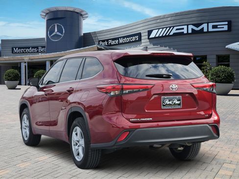Used 2022 Toyota Highlander LE image 4