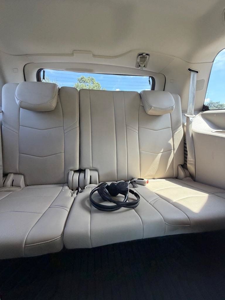 Used 2018 Cadillac Escalade Premium Luxury RWD image 7
