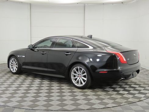 Used 2019 Jaguar XJ R-Sport image 7