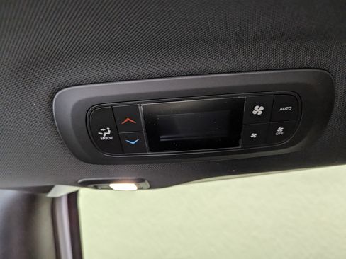 New 2026 Chrysler Pacifica Limited w/ Trailer Tow Group image 13