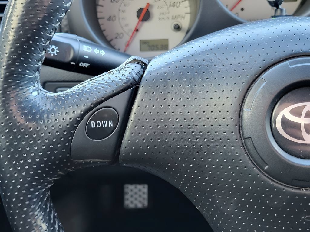 Used 2005 Toyota MR2 RWD image 21