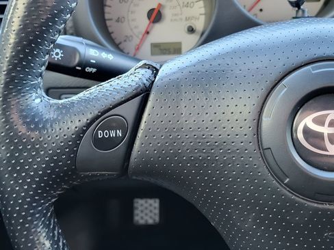 Used 2005 Toyota MR2 image 21