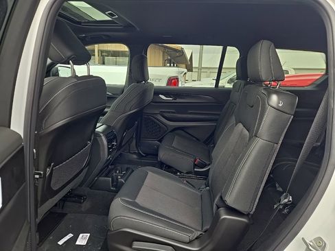 New 2026 Jeep Grand Cherokee L Laredo image 9