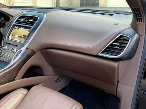 Used 2016 Lincoln MKX Reserve w/ Climate Package image 16