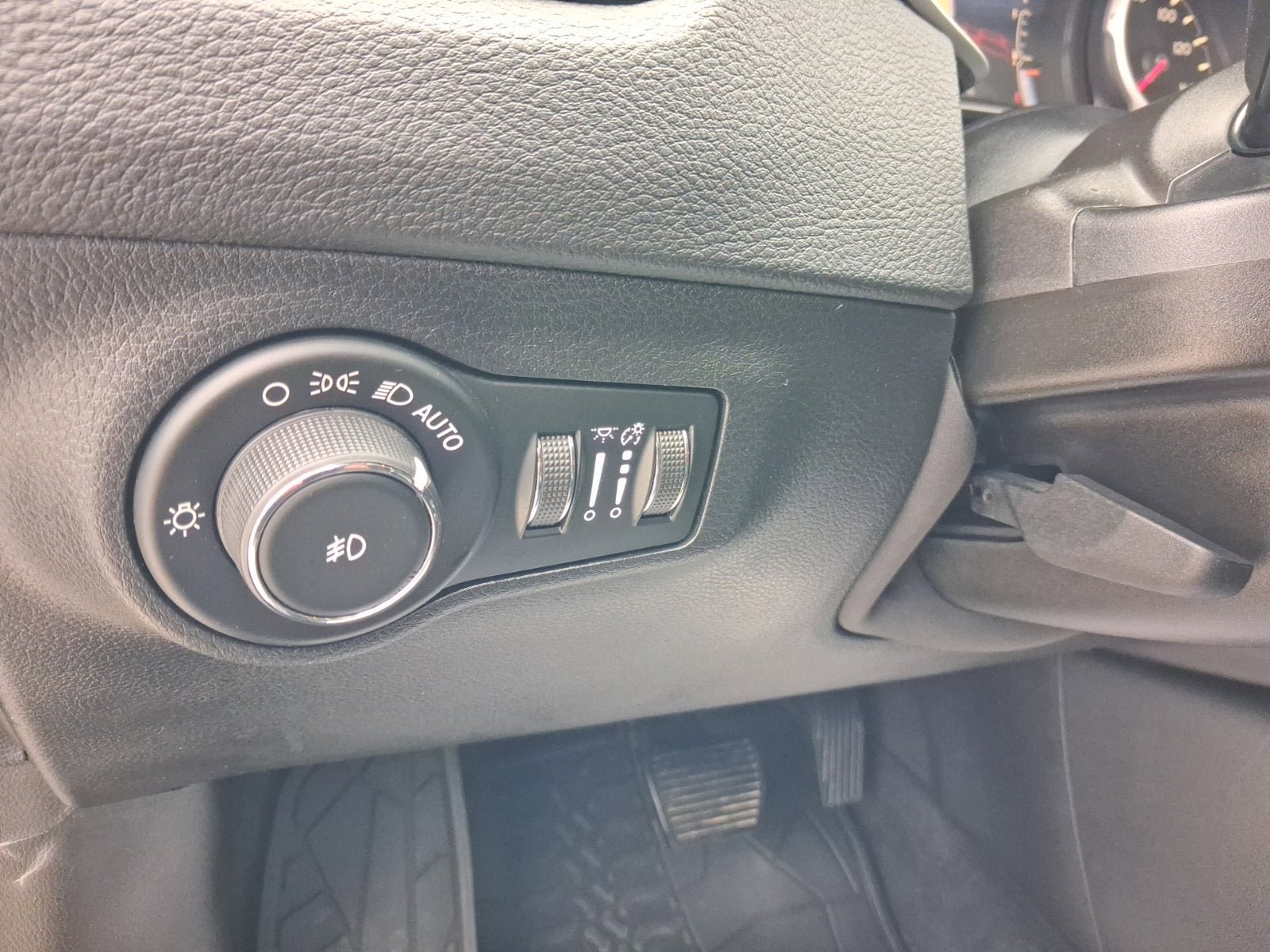 Used 2019 Jeep Compass Limited AWD/4WD image 17