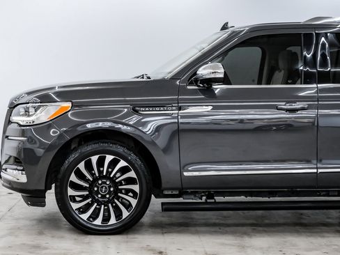 Used 2022 Lincoln Navigator Black Label image 16