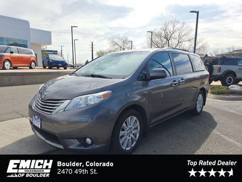 Used 2017 Toyota Sienna Limited image 1