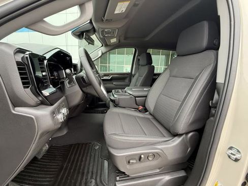 New 2026 GMC Sierra 1500 SLE w/ Preferred Package image 18