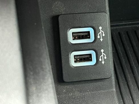 Used 2017 Ford F150 XLT w/ Equipment Group 302A Luxury AWD/4WD image 19