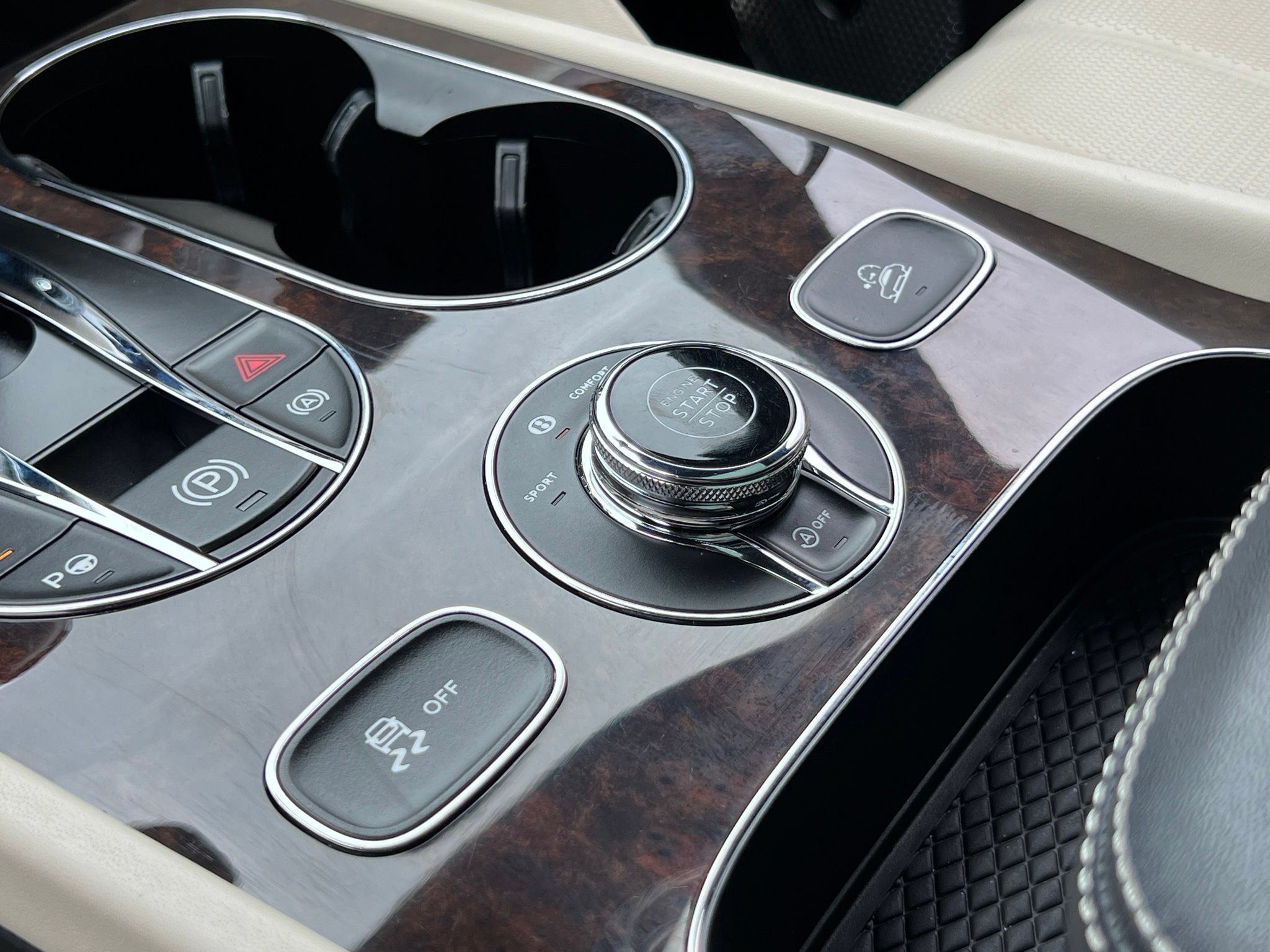 Used 2023 Bentley Bentayga Extended Wheelbase AWD/4WD image 31
