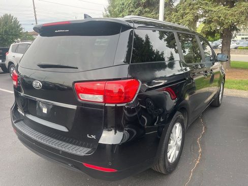 Used 2016 Kia Sedona LX w/ Option Group 020 FWD image 3