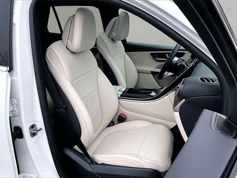 Certified 2025 Mercedes-Benz GLC 300 4MATIC image 32