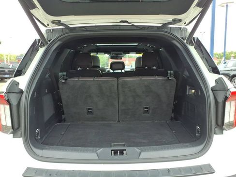 Certified 2025 Ford Explorer Platinum AWD/4WD image 10