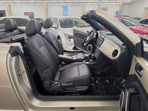 Used 2015 Volkswagen Beetle 1.8T FWD image 32