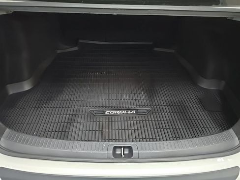 Used 2020 Toyota Corolla LE FWD image 11