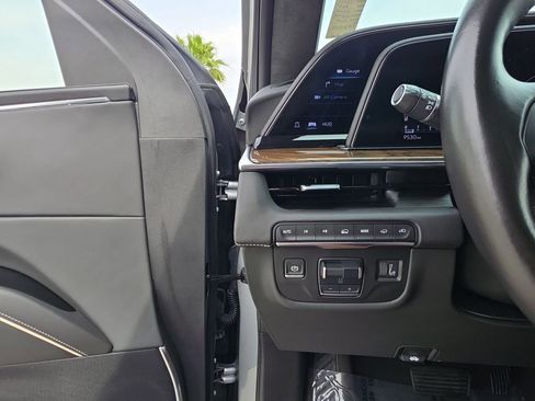 Used 2024 Cadillac Escalade ESV Sport Platinum image 18