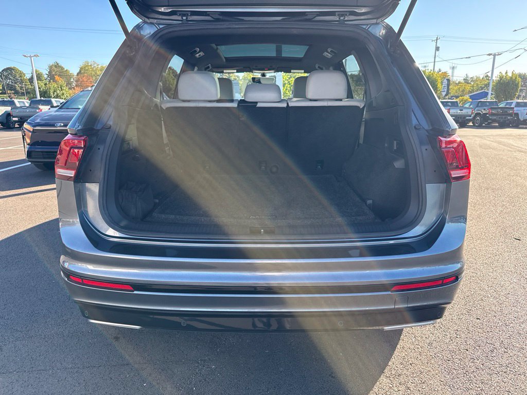 Used 2021 Volkswagen Tiguan SE R-Line AWD/4WD image 4