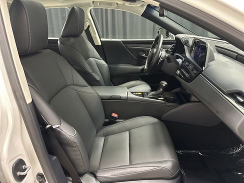 Used 2025 Lexus ES 350 w/ Premium Package image 33