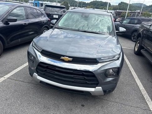 Used 2022 Chevrolet TrailBlazer LT w/ Convenience Package FWD image 4