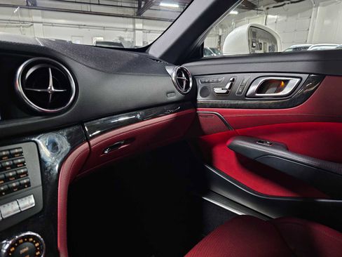 Used 2013 Mercedes-Benz SL 550 image 28