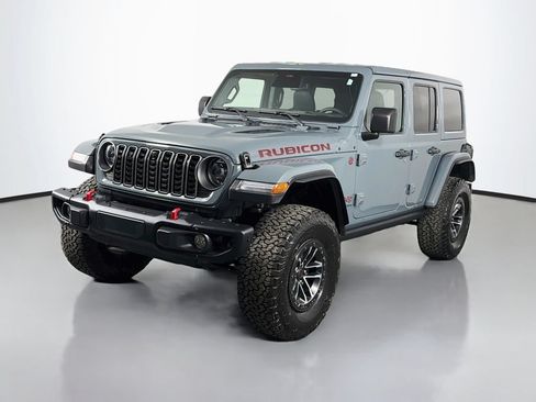 Used 2025 Jeep Wrangler Unlimited Rubicon AWD/4WD image 3