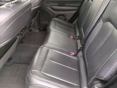 Used 2023 Jeep Grand Cherokee Limited w/ Luxury Tech Group II image 24