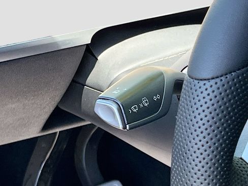 Used 2023 Tesla Model Y Performance AWD/4WD image 10