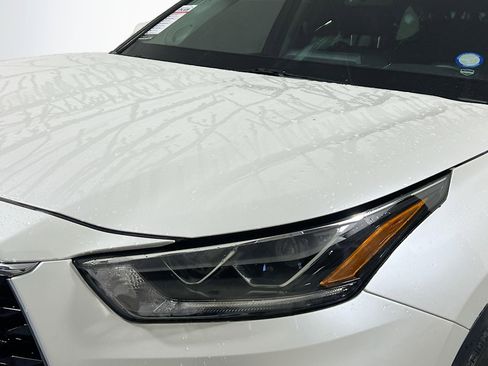 Used 2020 Toyota Highlander Limited FWD image 11
