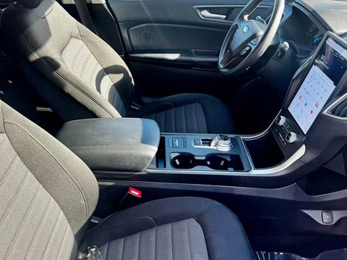 Certified 2022 Ford Edge SE image 10