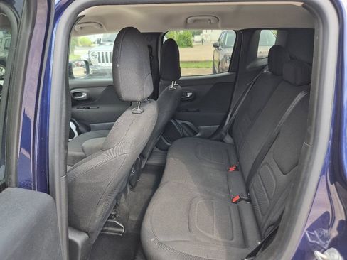 Used 2021 Jeep Renegade Latitude w/ Luxury Group I FWD image 11