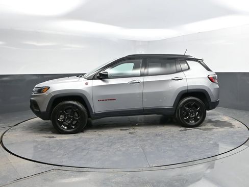 Used 2023 Jeep Compass Trailhawk image 4
