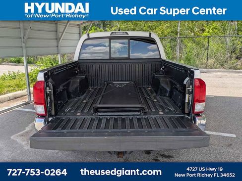 Used 2017 Toyota Tacoma SR5 w/ Tow Package RWD image 12