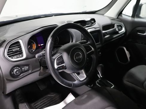 Used 2019 Jeep Renegade Latitude w/ Cold Weather Group AWD/4WD image 14
