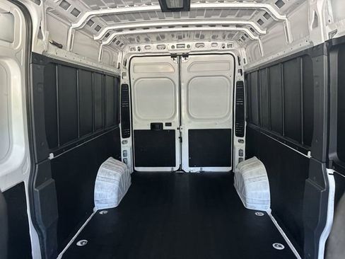 Used 2025 RAM ProMaster 2500 w/ Convenience Group FWD image 2
